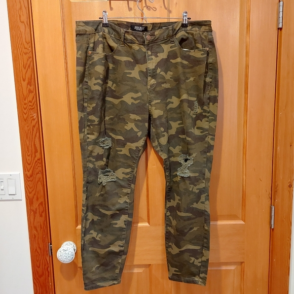 Judy Blue camouflage denim jeans distressed plus size 22 perfect condition - Picture 6 of 12